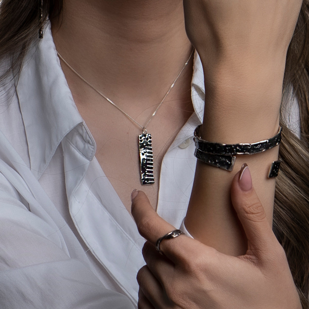 colier argint handmade patinat contemporan