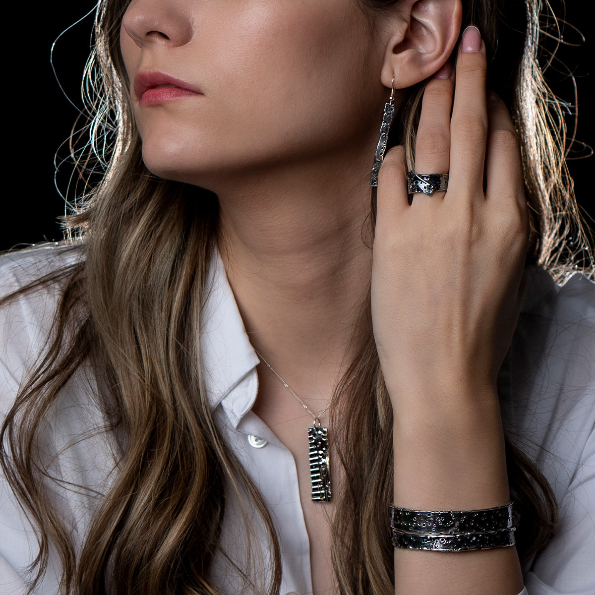 colier argint handmade patinat contemporan