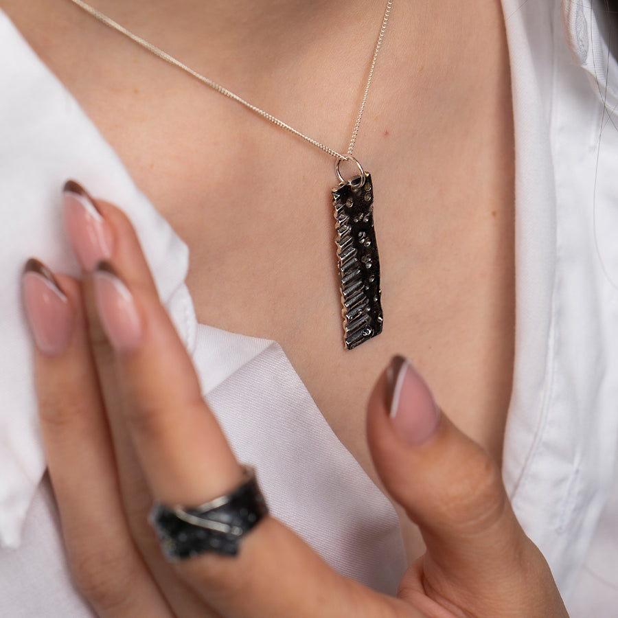 colier argint handmade patinat contemporan modern