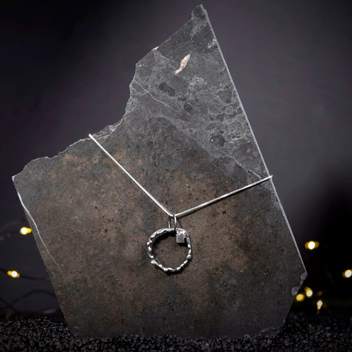 colier contemporan anitchizat handmade